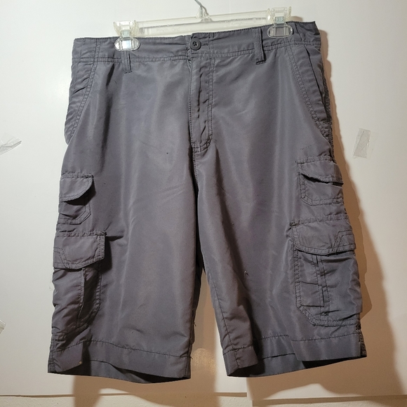 Iron CO men's Cargo shorts size 31 very light weight one small spot - Picture 2 of 10